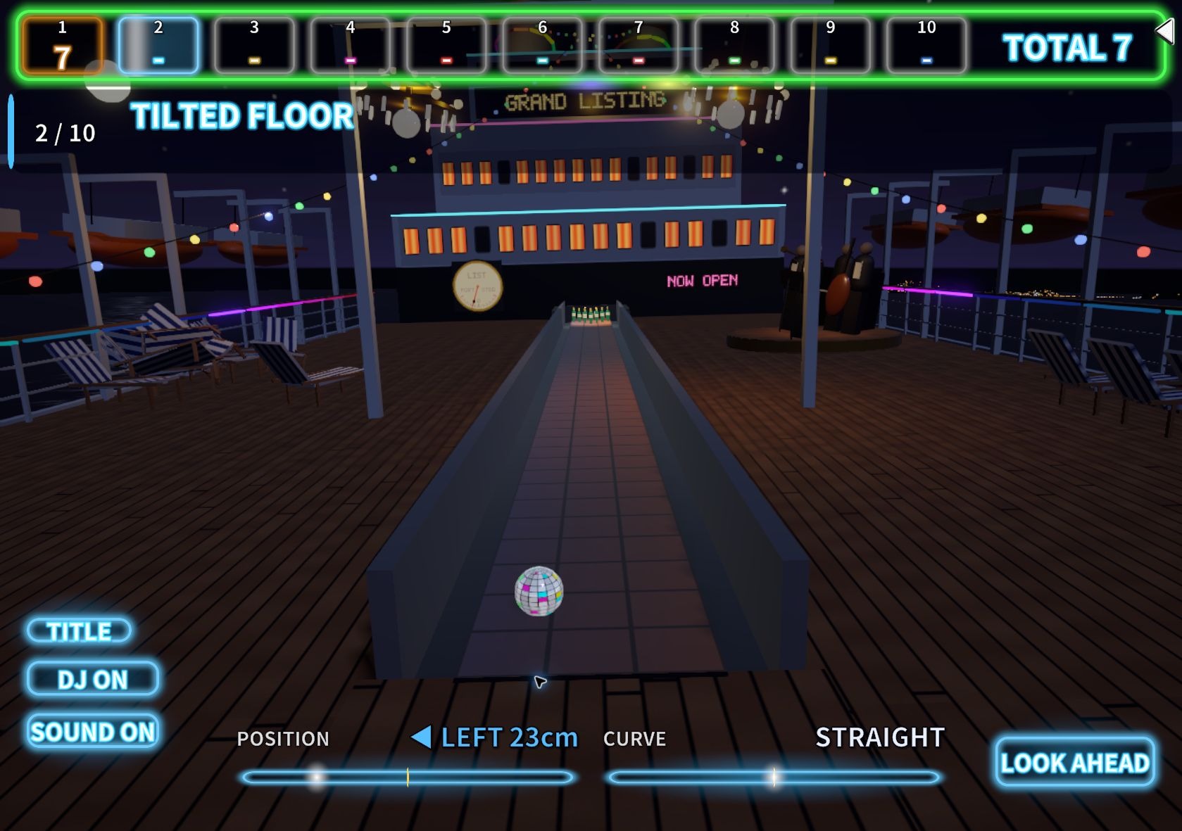 レーン1に7点、TOTAL 7、レーン2 TILTED FLOORの開始表示。